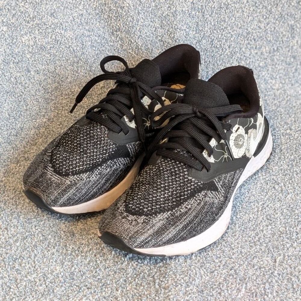 Nike Odyssey React 2 Flyknit Flower Black White Athletic Run Shoe Women's Size 8